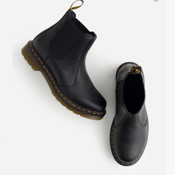 Dr. Martens 2976 Chelsea Boots in Leather. - Picture 1 of 4